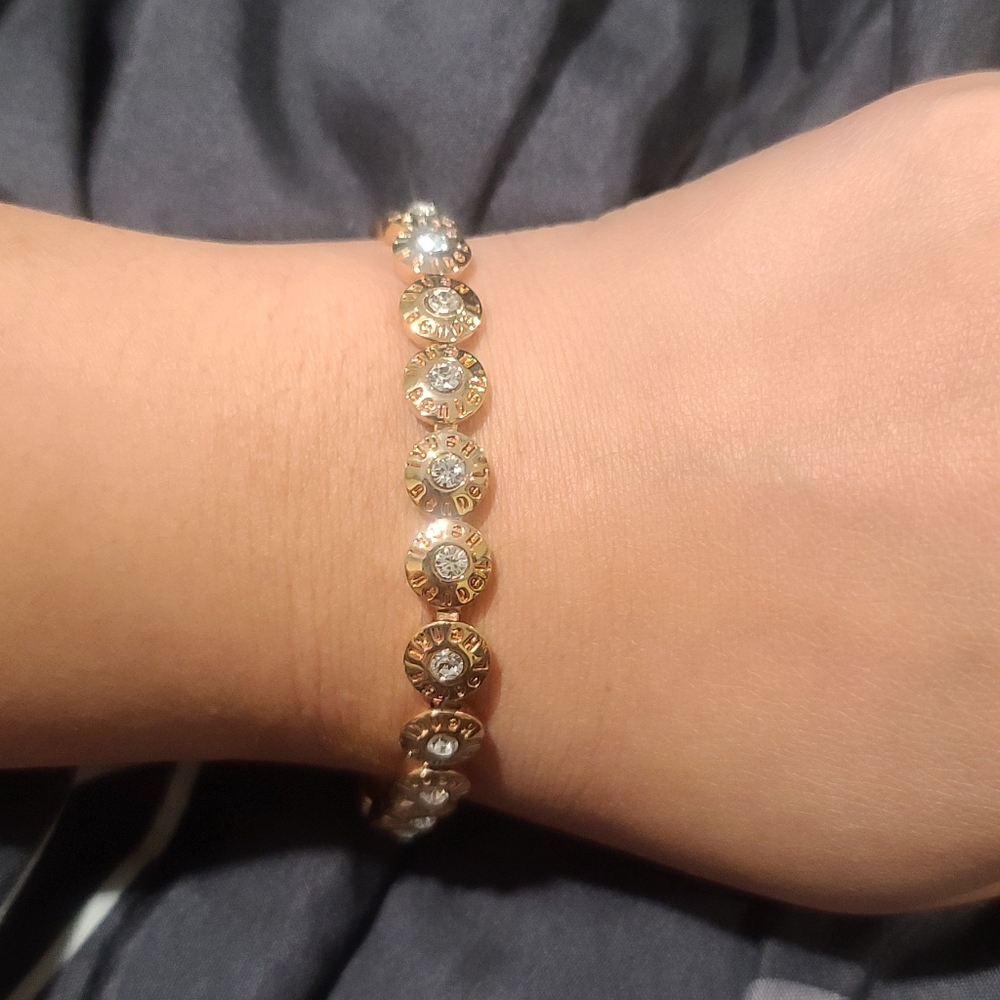 👶🧒👦🧑👦 Henri Bendel Rivet Bracelet